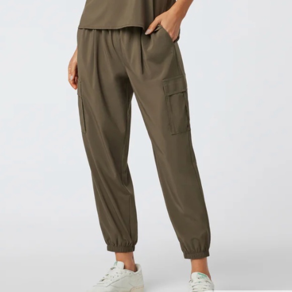 Vuori Pants - LIKE NEW Vuori Villa Cargo Jogger in Dark Oregano (Size XS)